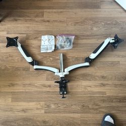 Dual Monitor Mount 