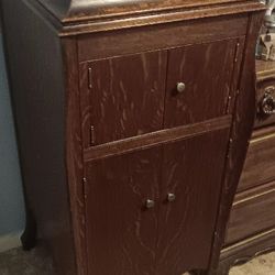 Antique Victrola Talking Machine (Record player)