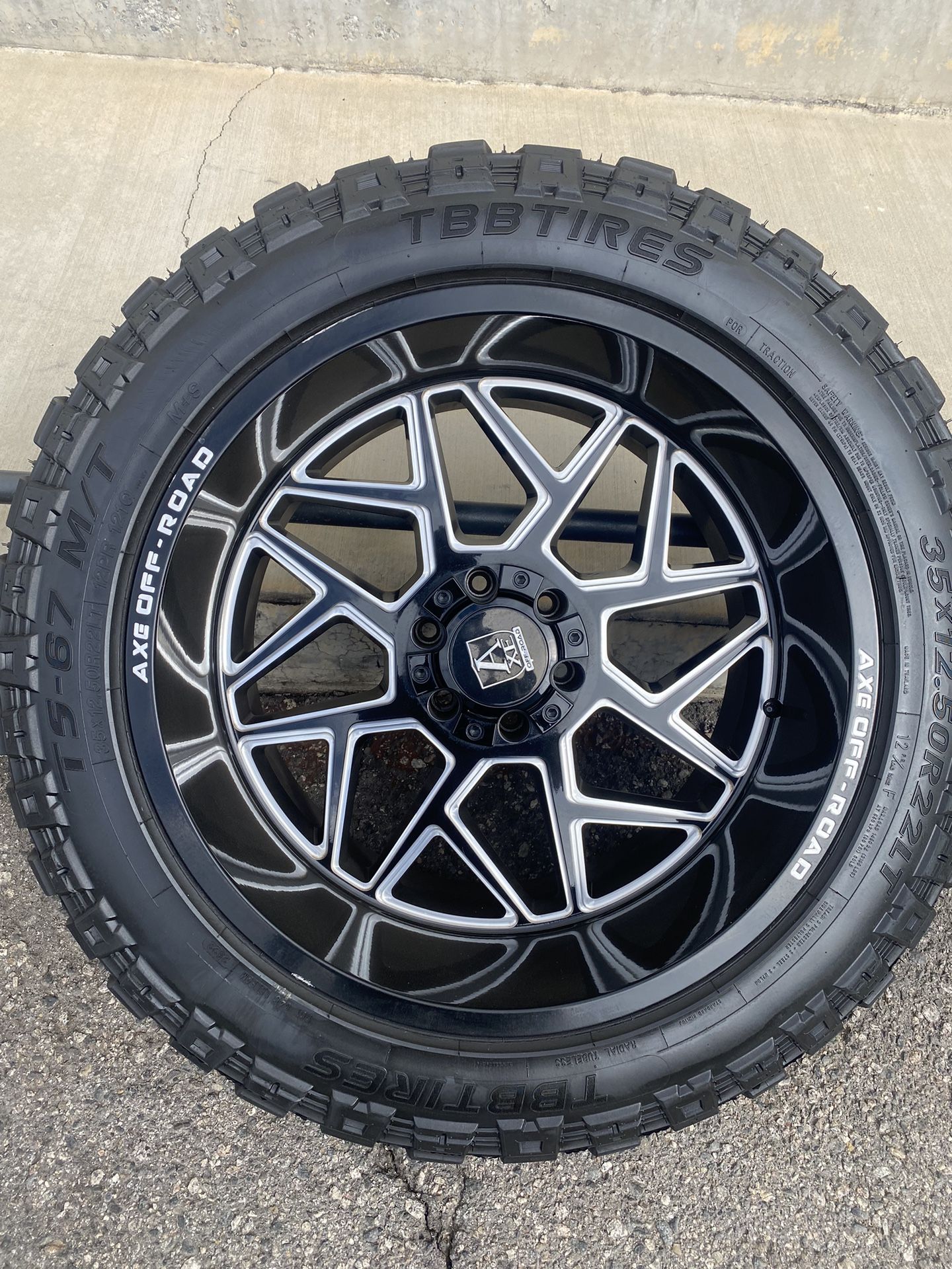 22 “Chevy off-road truck rims 33X 12 fits all Chevy model trucks