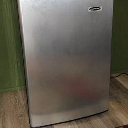Franklin Chef Mini Refrigerator Freezer - 5 Cubic ft.