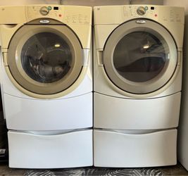 Whirlpool Duet Washer and Gas Dryer Set