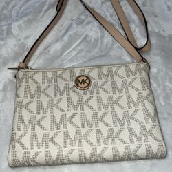 Women’s Micheal Kors Crossbody Bag