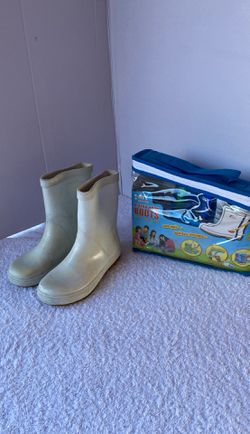 Little girl rain boots size 11