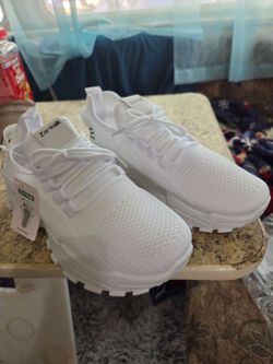 Size 9 womens white tennis shoes