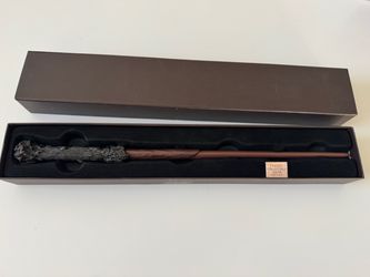 Official Harry Potter Wand from Universal Studios *Not interactive & Spell Book