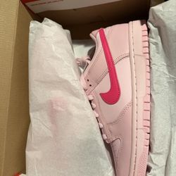 Dunk Low Tripple Pink Size 5.5y