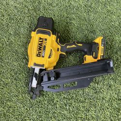 Dewalt 21° Framing Gun 20v XR Framing Nailer Whit Battery Used Working Conditions 