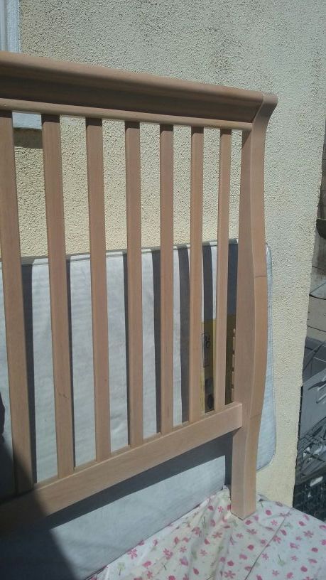 BABY CRIB IN GOOD SHAPE