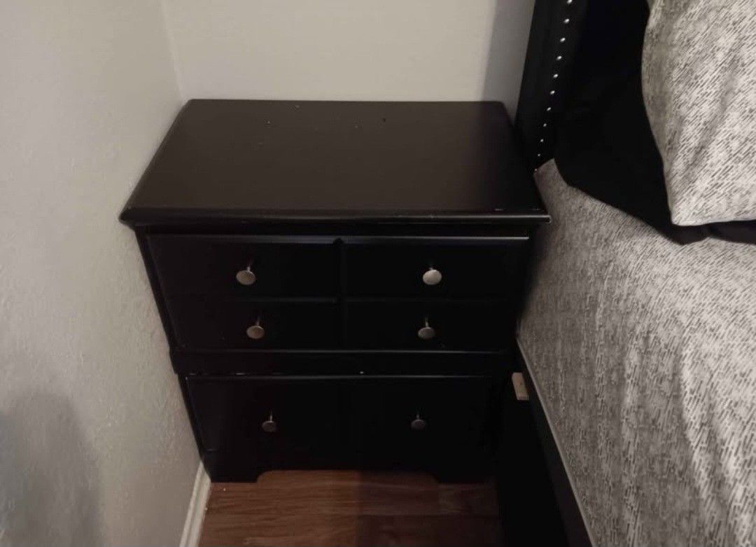 Queen Size Bed Set And More