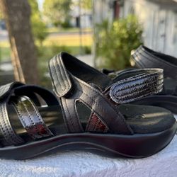 New SAS Pier Sandals in Black Sand Org. Box Size 8.0W fits 8M. List $175. 