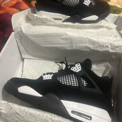 Air Jordan 4 “White Thunder”