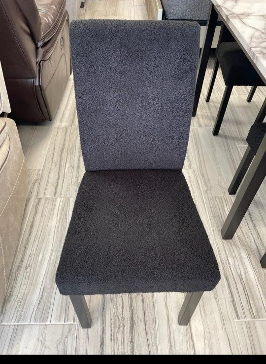 *Weekend Special*---Tedd Black Attractive Dining Table Sets W/4 Chairs And Bench---Delivery And Easy Financing Available😉