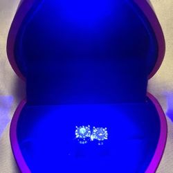 Round cut 1/2 Carat Diamond stud earring on 14k White gold 