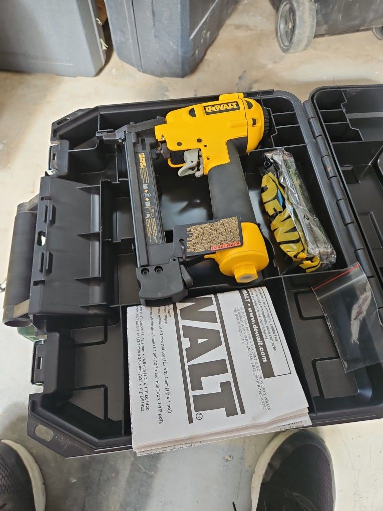 Dewalt 18 Gauge Narrow Crown Stapler In Chandler