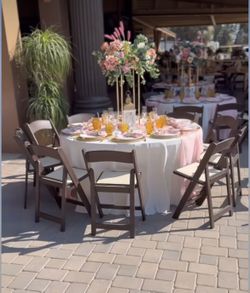 Mesas Redondas Y Sillas De Resina 