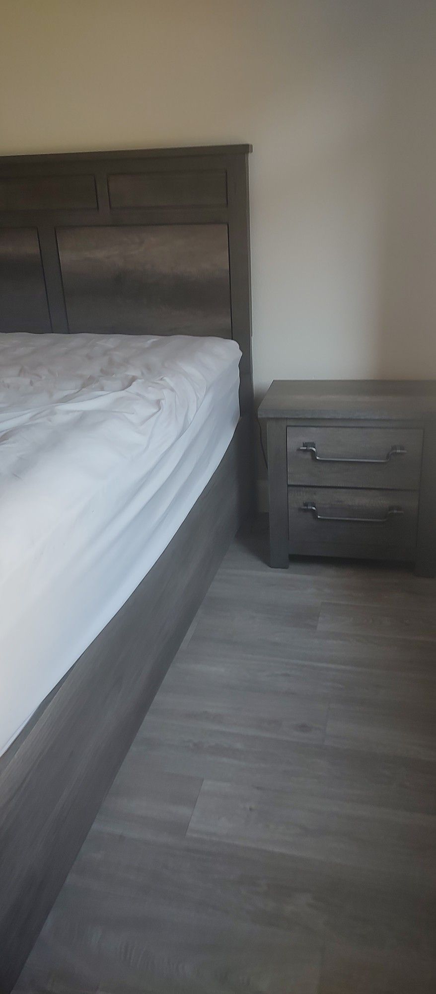 Queen Bedroom Set