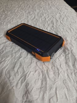 Blavor wireless solar power bank
