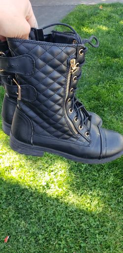 Black boots size8