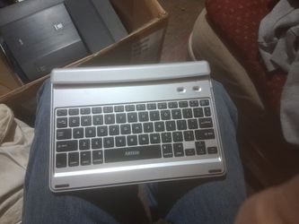 Blue Tooth Key Boardworks As It Should 