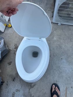 Toilet with Seat no tank