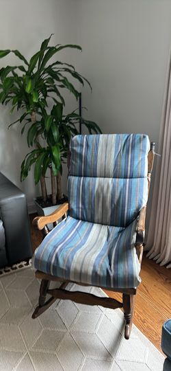 Solid wood rocking chair