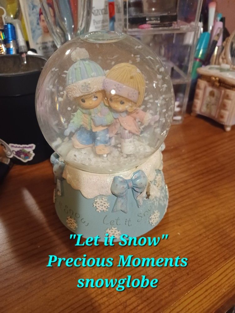 Precious Moments Snowglobe