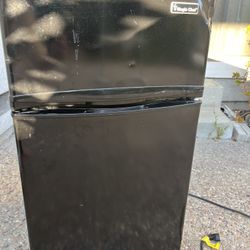 Mini Fridge w/Freezer Magic Chef 3.1 cu. ft.  