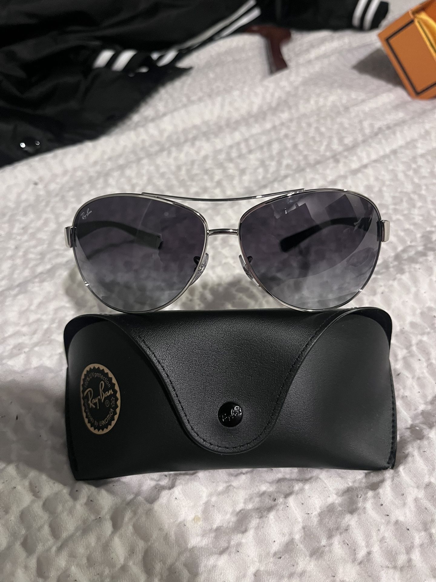 Ray-Ban RB3386 Men’s Aviator Sunglasses