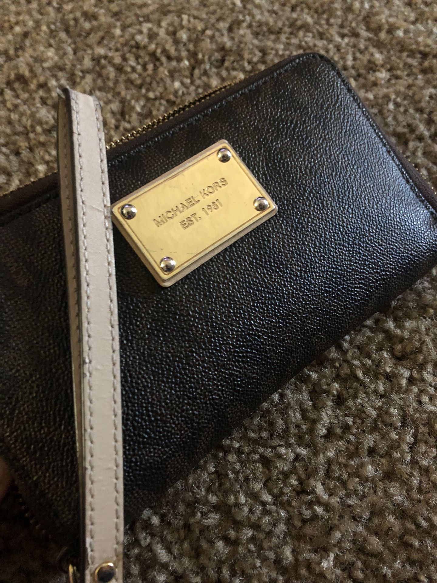 Michael Kors Wristlet Wallet