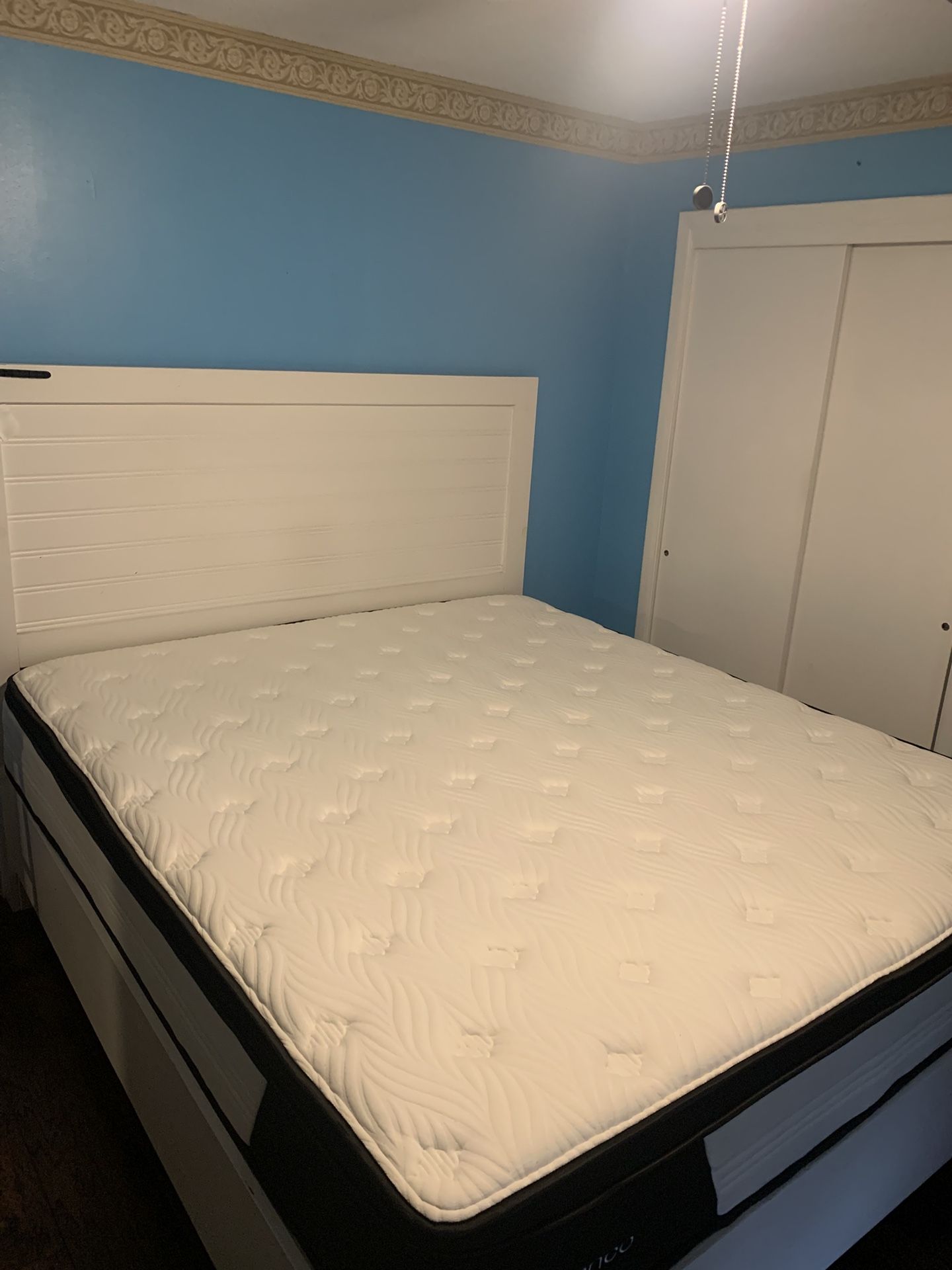 Avenco Cali-King Size Bed