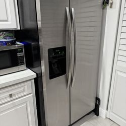 Amana Refrigerator 