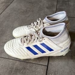 Adidas Kids Soccer Shoes Size 2 1/2