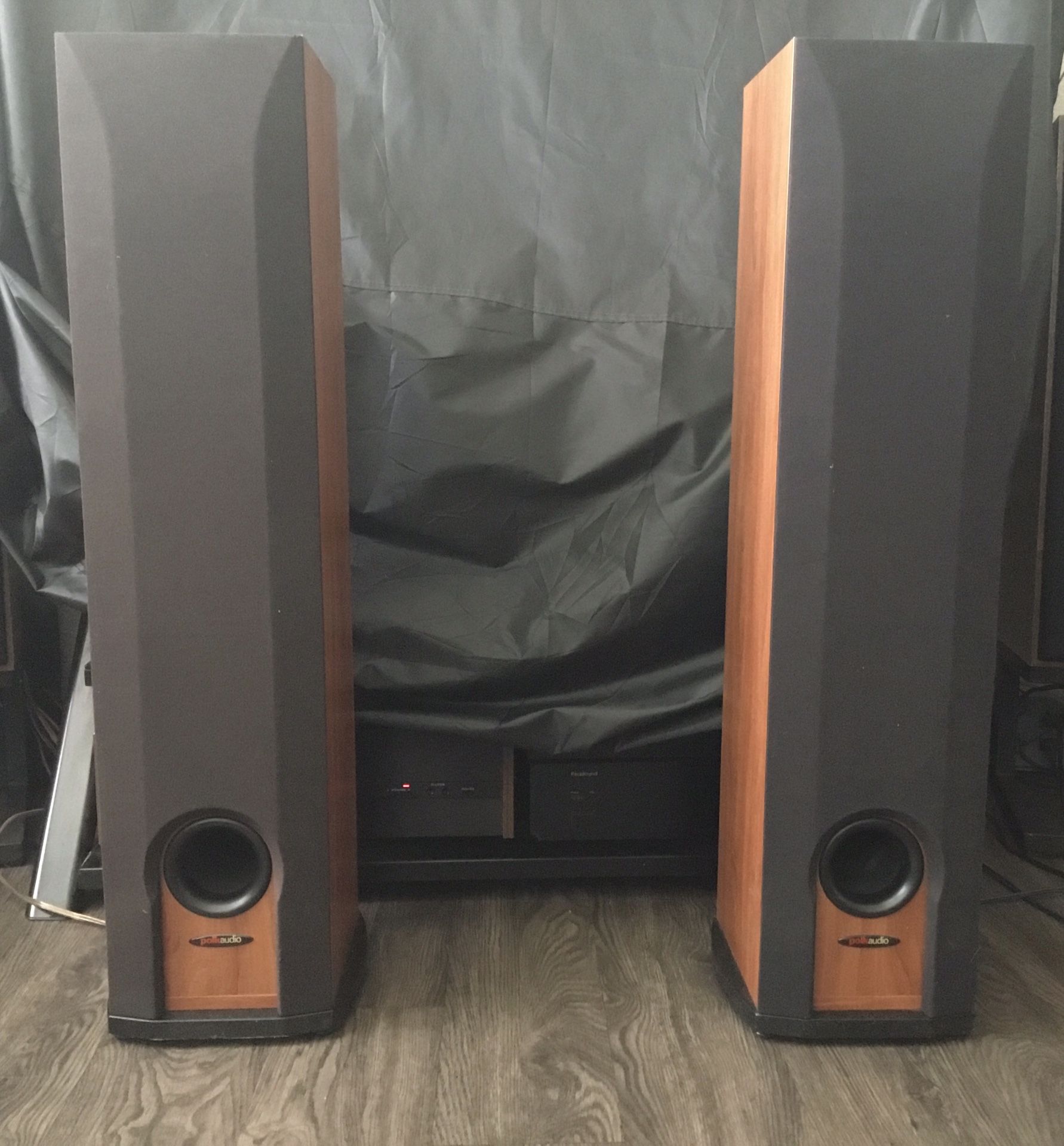Polk Audio R30 Floor Standing Speaker Excellent Condition!