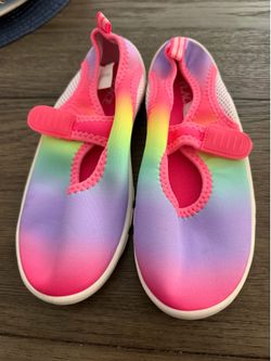 Girl’s Water Shoes. (Used) Y2-3