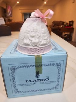1987: Lladro 5458 Campanita Navidad 1987 Christmas Bell Matte Box Papers
