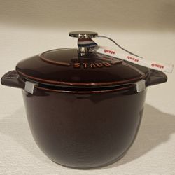 Staub petite French oven (rice cocotte) in grenadine