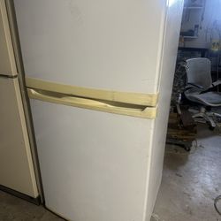 Kenmore Top Freezer Refrigerator Everything Works