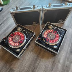 Road Runner Deluxe Turntable Flight Case With Numark TT500 Turntables