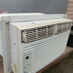 8000 btu  Frigidaire Air Conditioner 