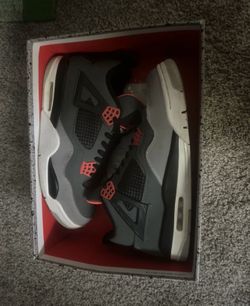 Size 11 - Jordan 4 Retro Mid Infrared