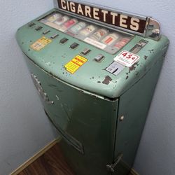 Vintage Vending Machine 