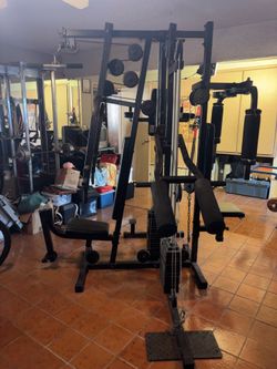 Universal weight machine 6 stations