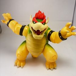 THE SUPER MARIO BROS. MOVIE 7-Inch Feature Bowser Action Figure with Fire Breathing Effects G8