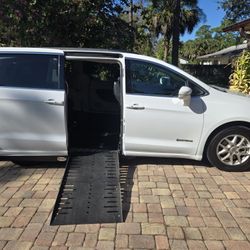 2022 Chrysler Pacifica Mobility (Driverge) Van