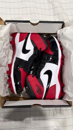Air Jordan cleats red