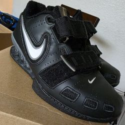 Nike ROMALEOS 2 size 4