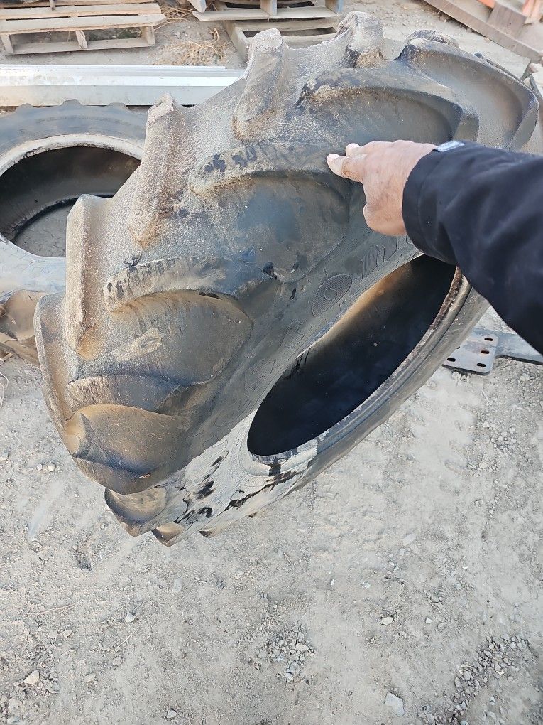Set Of Used Tractor Tire, Used 340/85r24