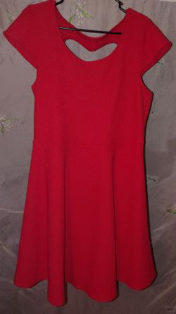 No Boundaries Red Waffle Knit Flare Dress w Heart Cut Out Shape on Back Knee Length Dress (15-17)