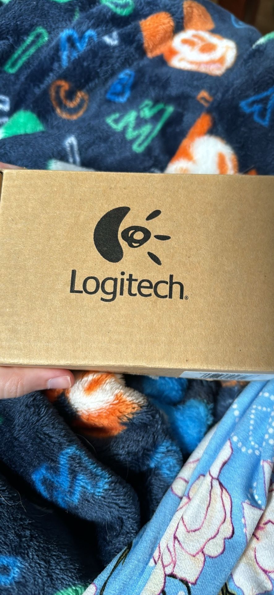 Logitech V220 Jet Black cordless optical computer mouse