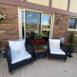 Very Gorgeous 2 Chairs And Table